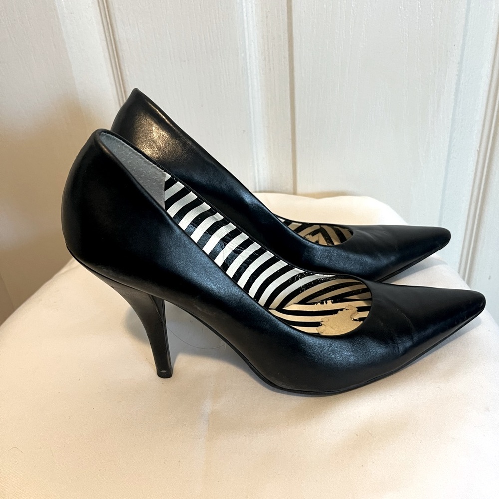 Black pointed pump by BCBGirls size 5.5